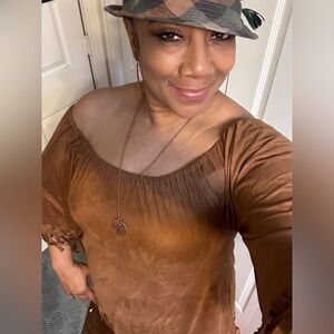 PROFOUND_TRENDS, LIKE, SHARE, AND FOLLOW TO BE NOTIFIED WHEN I HOST LIVE!!!